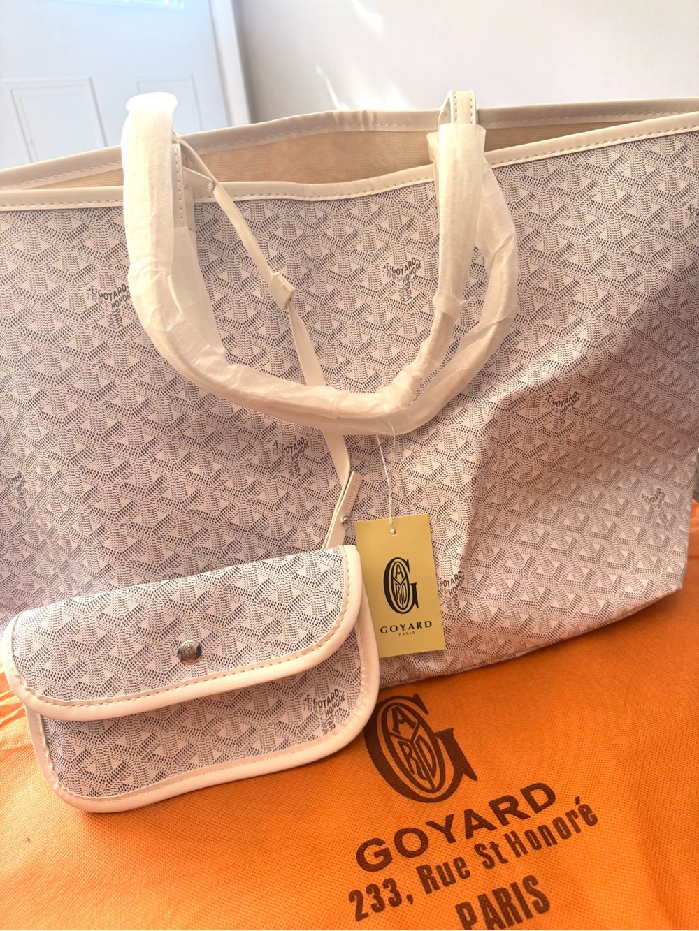Goyard Saint Louis Tote in Beige with Matching Pouch - Picture 2 of 2